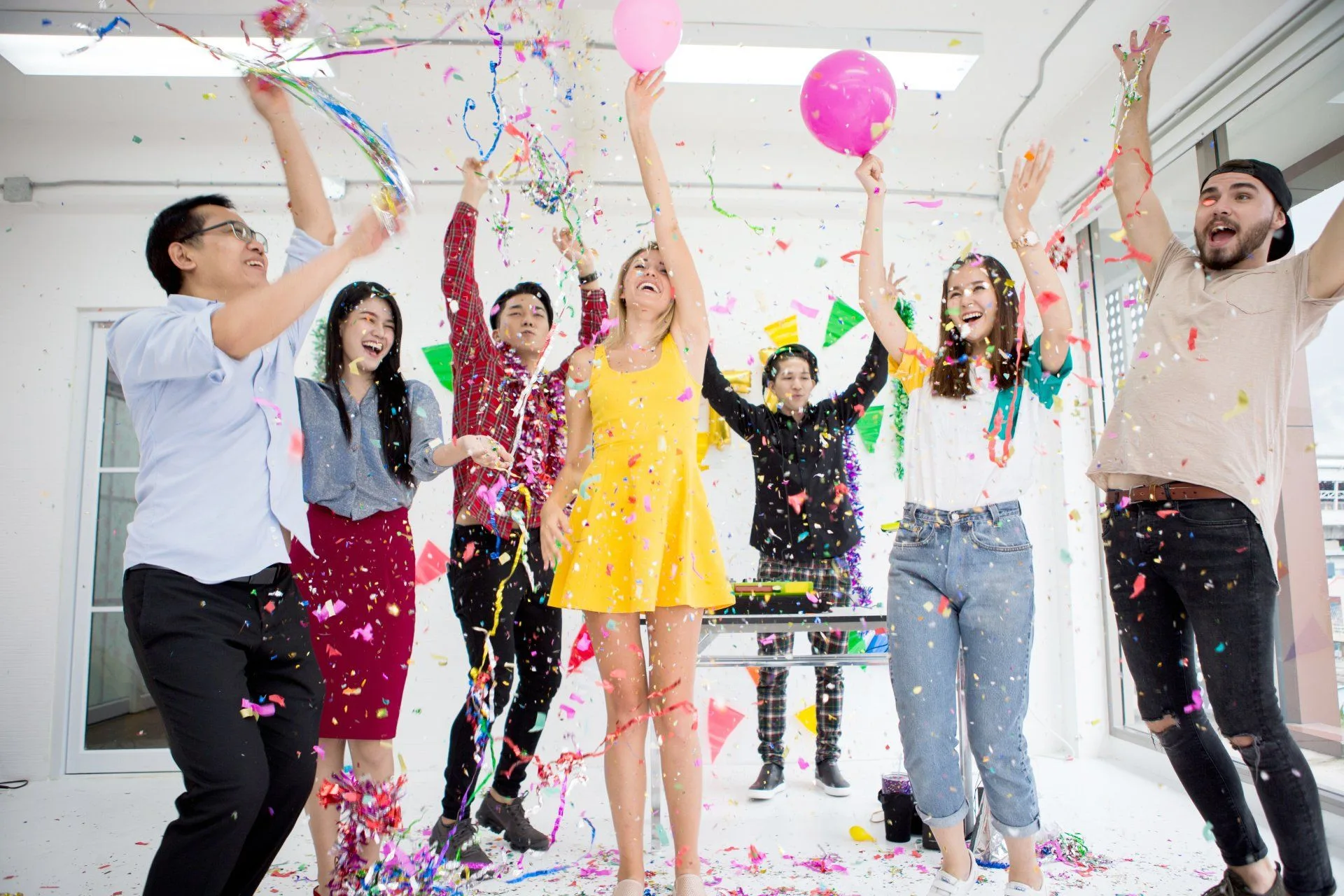 Why Your Office Needs a Commercial Cleaning Service 11 people celebrating at an office party