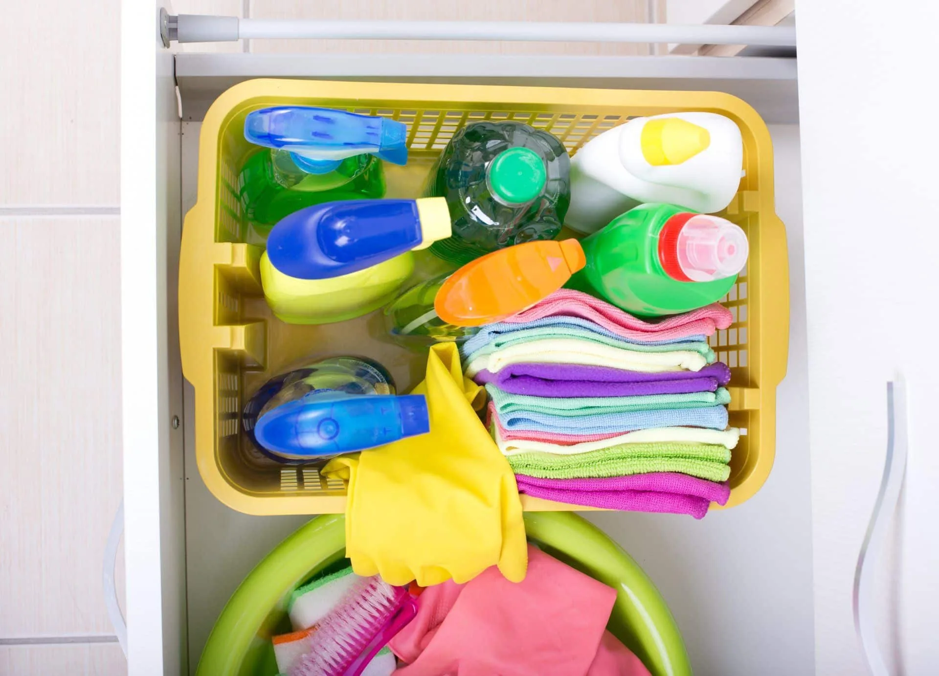 A Weekly Cleaning Schedule That's Quick and Easy 11 Organized Cleaning Supplies