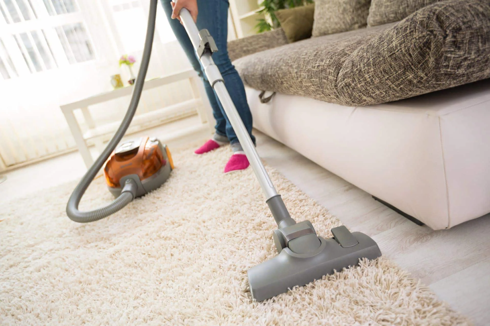 A Weekly Cleaning Schedule That's Quick and Easy 12 Vacuuming